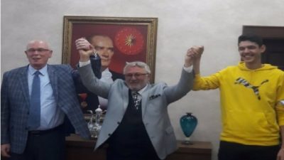 Herşey Çok Güzel Olacak BERKAY GEZGİN, Başkanımız SEBAHATTİN TETİK ile birlikte Odunpazarı Bld. Bşk. KAZIM KURT ‘u makamında ziyaretimiz…